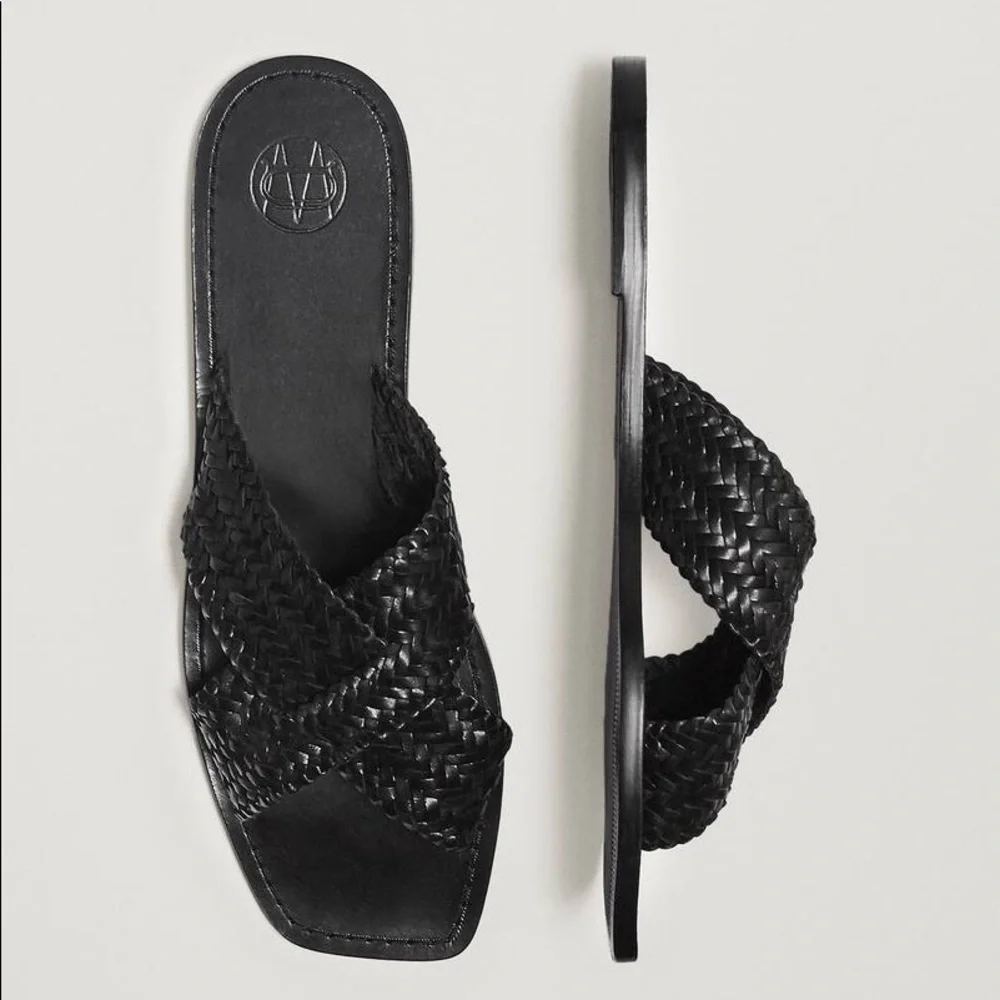 NWT. Massimo Dutti Black Sandals. Size 6.